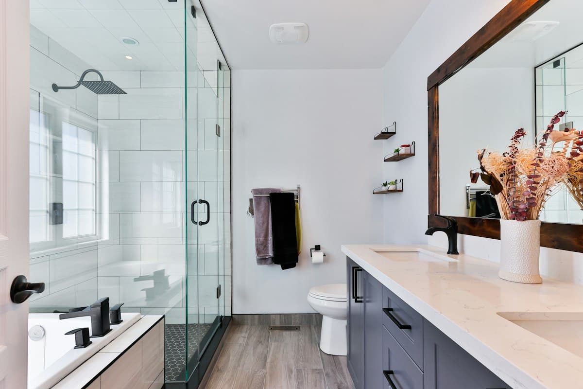 Banyo ve yaşam alanı için temsili malzeme uygulaması